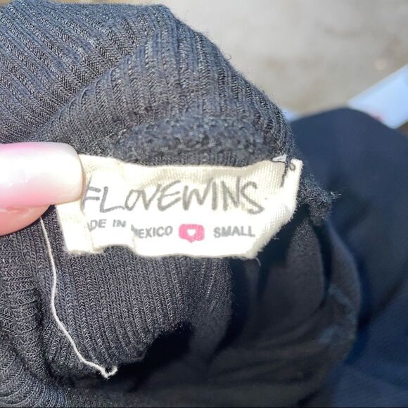 💋Bundle 4 items for $20. Add items💋 to a bundle - Picture 5 of 6